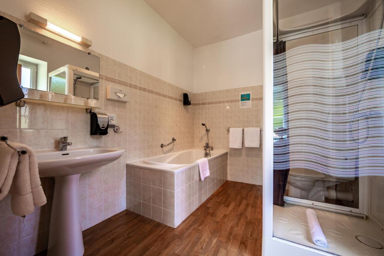 Auberge De Kerveoc'H Douarnenez Bagian luar foto